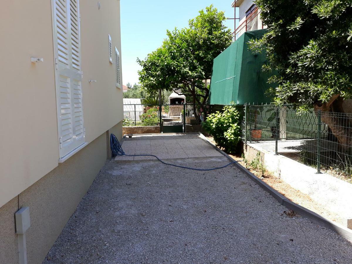 Apartments Juliet Orebic Exterior photo